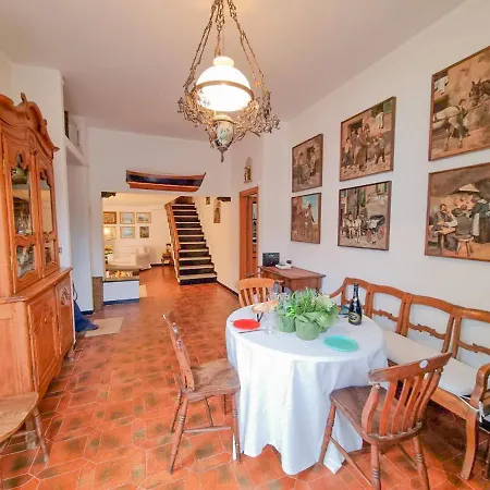 Villa L'uliveto Di Santa Con Piscina